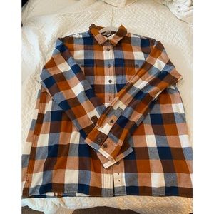 Duluth Trading Company womens button down - Large
